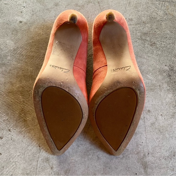 Clarks orange suede pumps - Picture 2 of 2
